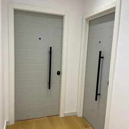 شقة Tirana Central Apartments تيرانا